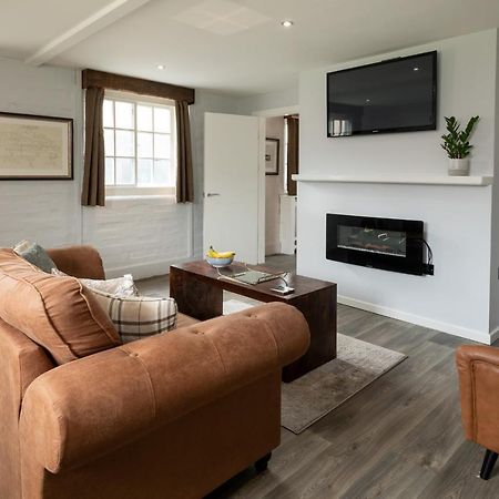 The Stable Suite At York Racecourse Bagian luar foto