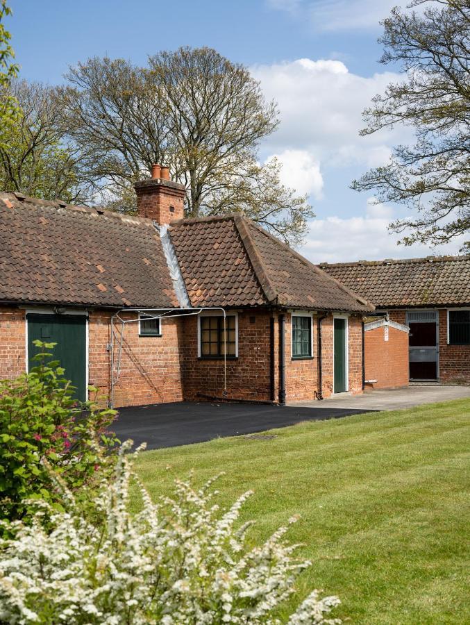 The Stable Suite At York Racecourse Bagian luar foto